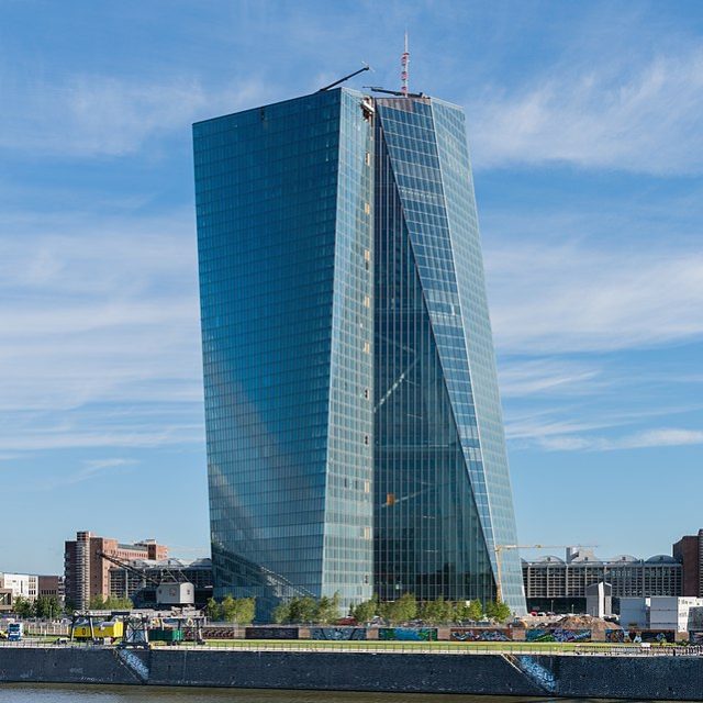 https://gramont-drenova.eu/wp-content/uploads/2025/08/Centralna-banka-Frankfurt-640x640.jpg