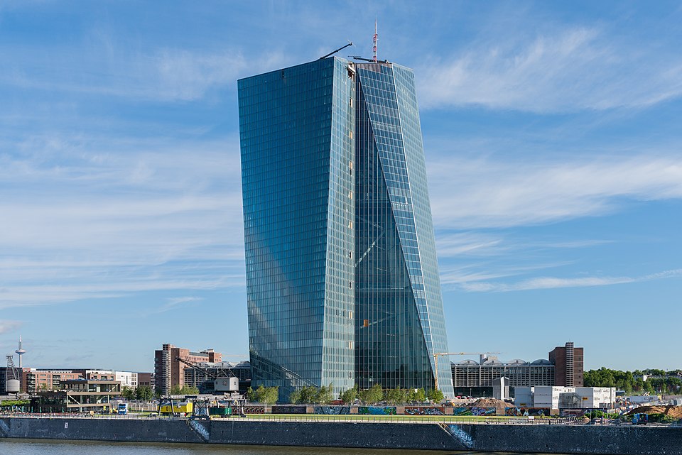 https://gramont-drenova.eu/wp-content/uploads/2025/08/Centralna-banka-Frankfurt.jpg