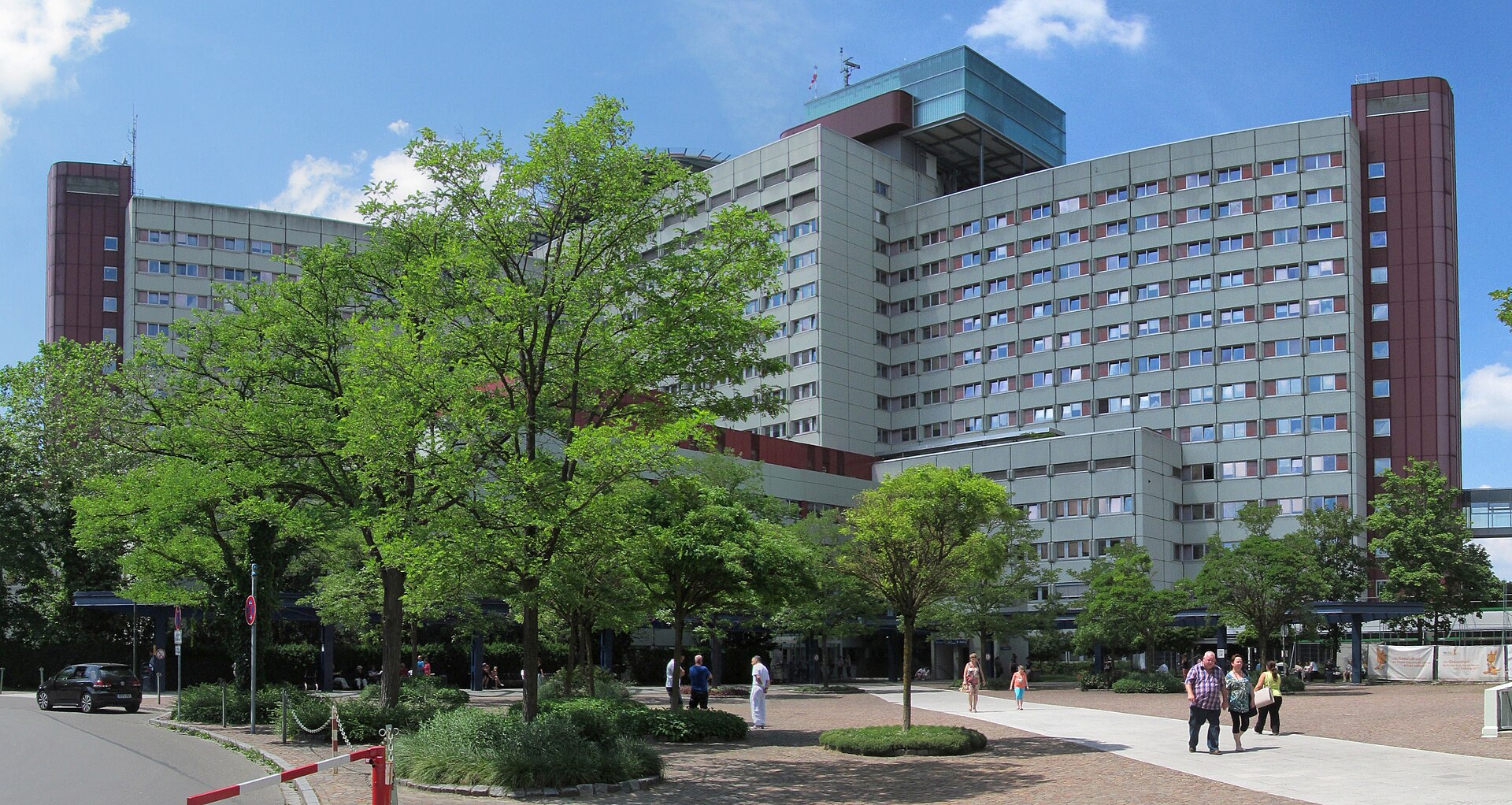 https://gramont-drenova.eu/wp-content/uploads/2025/08/Klinikum-Augsburg-Vorne.jpg
